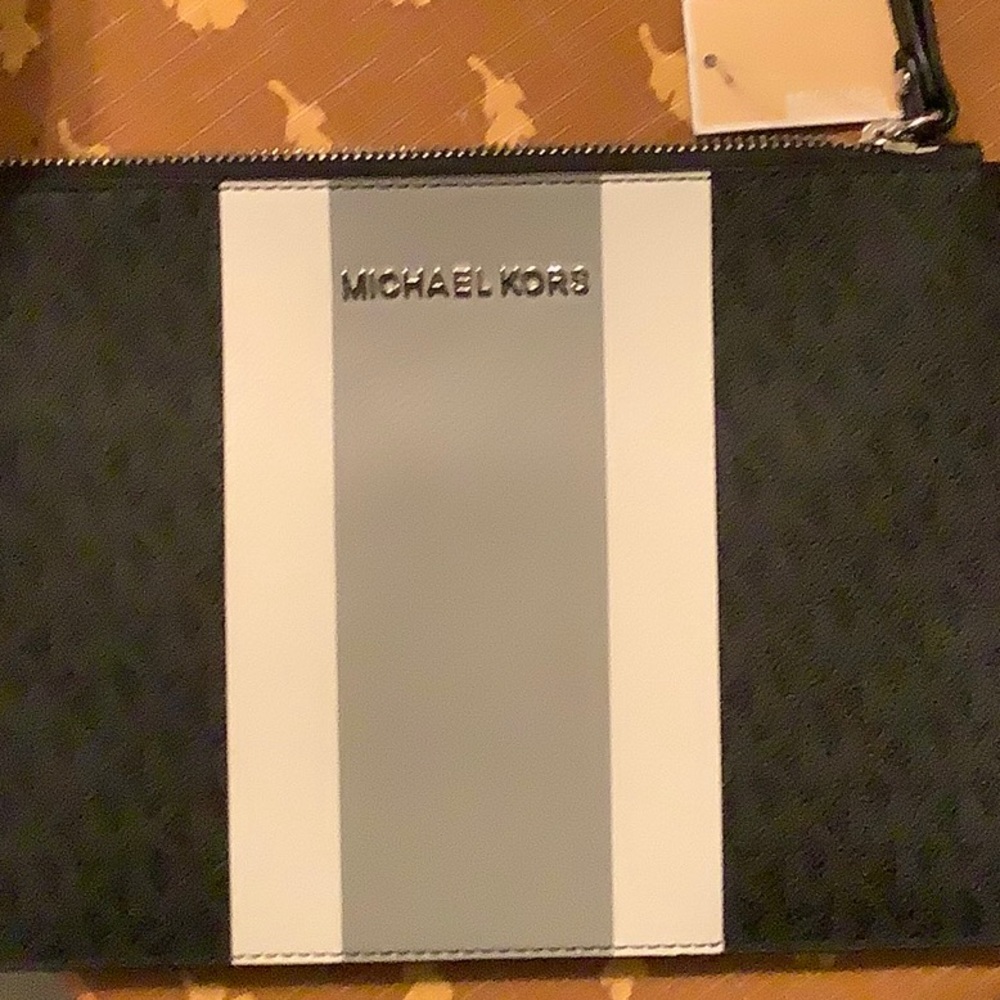 Michael Kors Wristlet - Picture 2 of 6